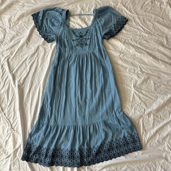 Old Navy Light Blue Lace-Trim Midi Dress - Picture 4 of 9